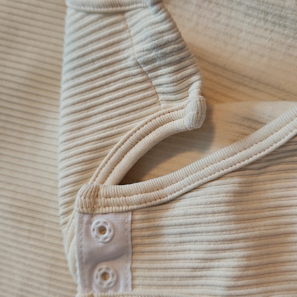 OQQ BUNDLE! 2 For 1! Cream Bodysuit & Nutmeg Crop Tank | W Sz. L | Basics - Picture 8 of 12